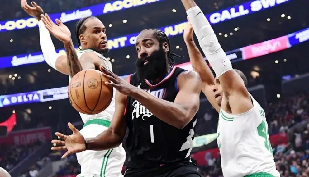 开云体育在线-关于塔图姆重要时刻反败为胜，加拿大队带队取胜！的信息